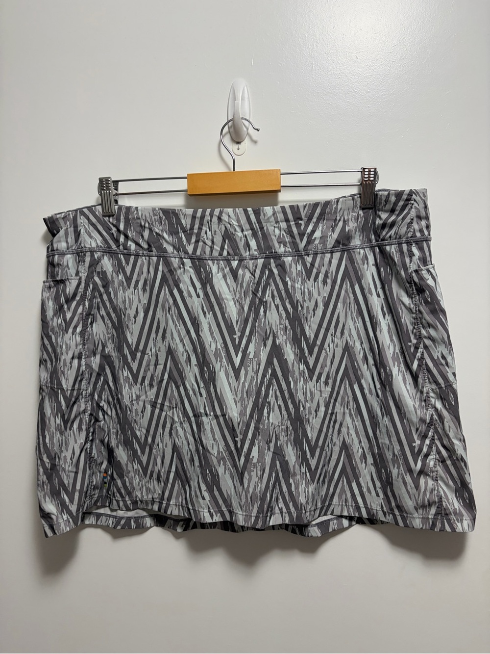 Smartwool Women's Grey Chevron Merino Wool Blend Active Skort Size XL